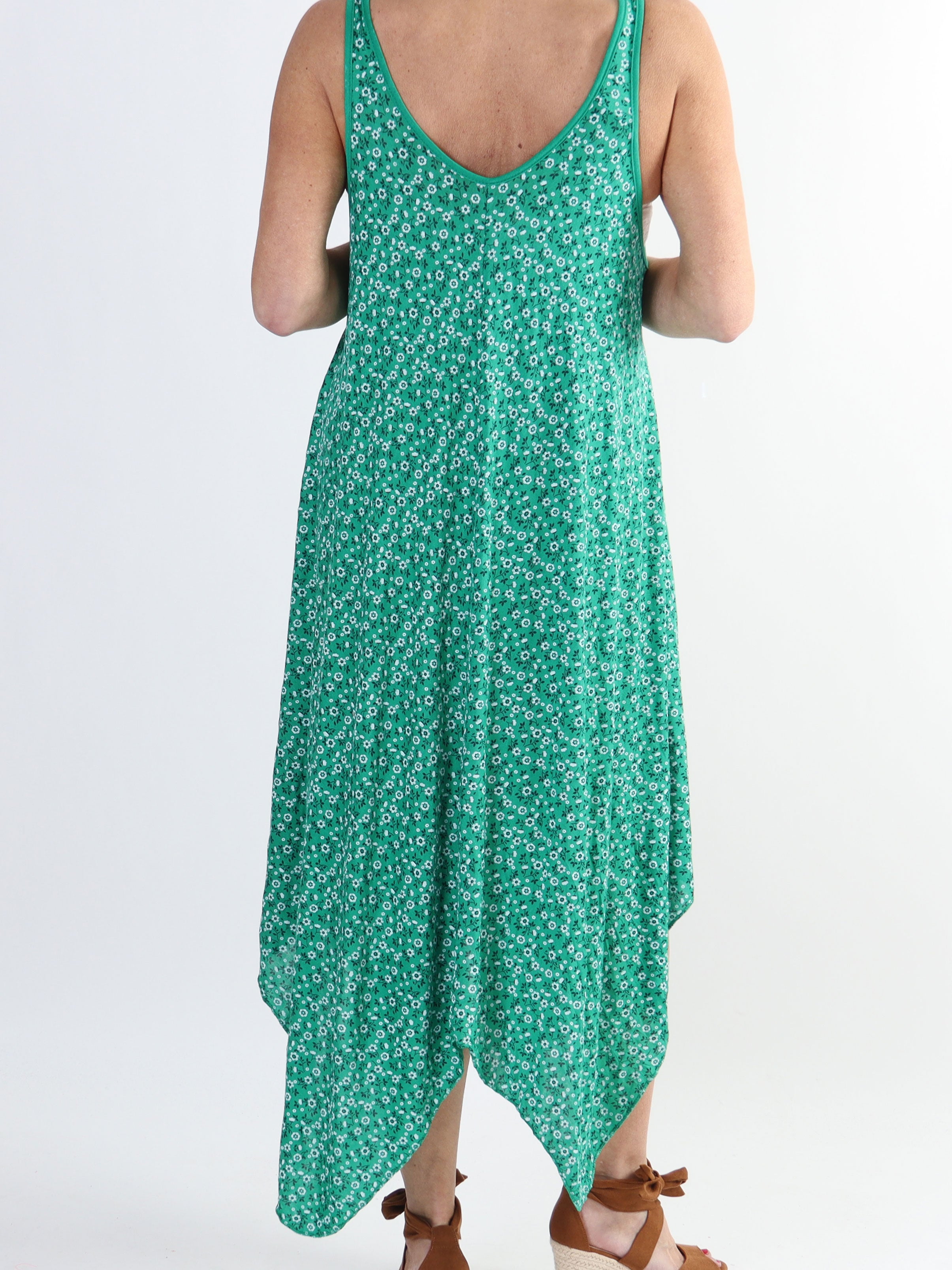 Veronica Small Flower - Plus size kjole med blomsterprint og brede stropper